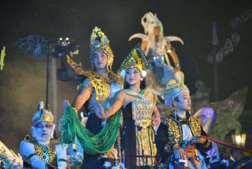 Atourin Wayang Jogja Night Carnival