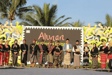 Atourin Alunan Budaya Desa