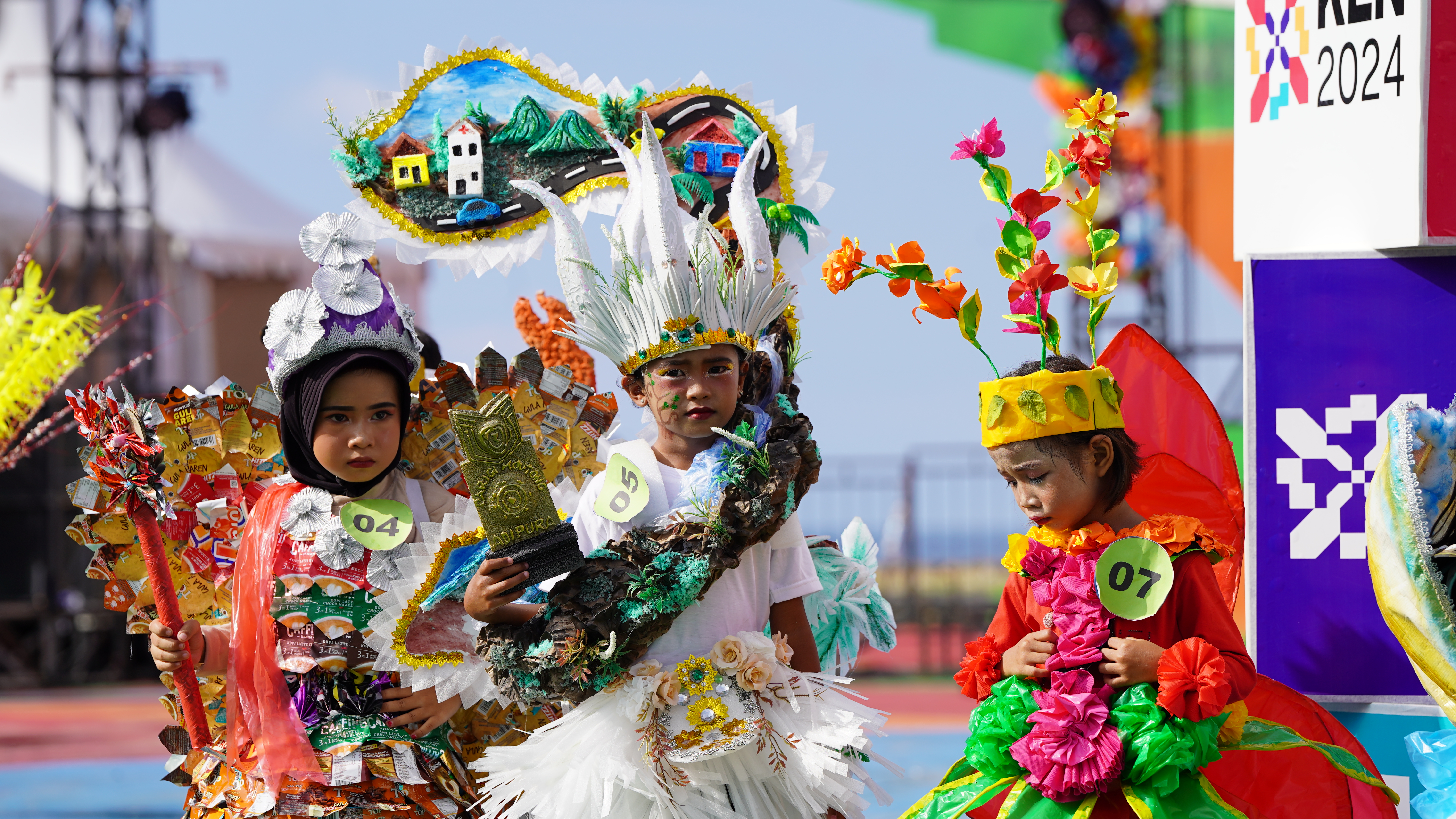Angkat Konsep Ecotourism, Festival Teluk Tomini 2024 Berlangsung Meriah dengan Parade Busana Tema Bawah Laut